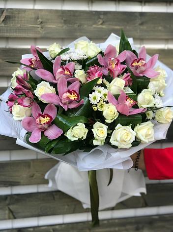 Букет цветов из: Розы и Хризантемы в Исаклы