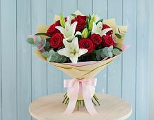 Букет цветов из:  Лилии и Розы в Исаклы
