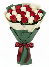 Букет Микс из красных и белых роз в Исаклы