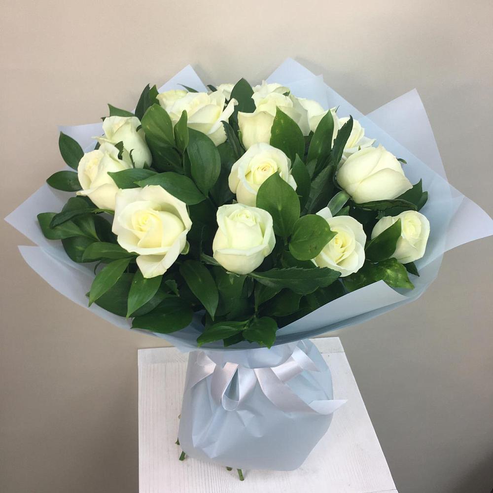 Букет 15 Белых роз Проуд в Исаклы