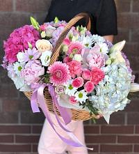 Композиция солнечный день в Исаклы Цветочная композиция из Розы, Хризантемы, Пионы и Лизиантусы в корзине в Исаклы