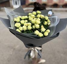 Букет Белые кустовые розы Солинеро в Исаклы