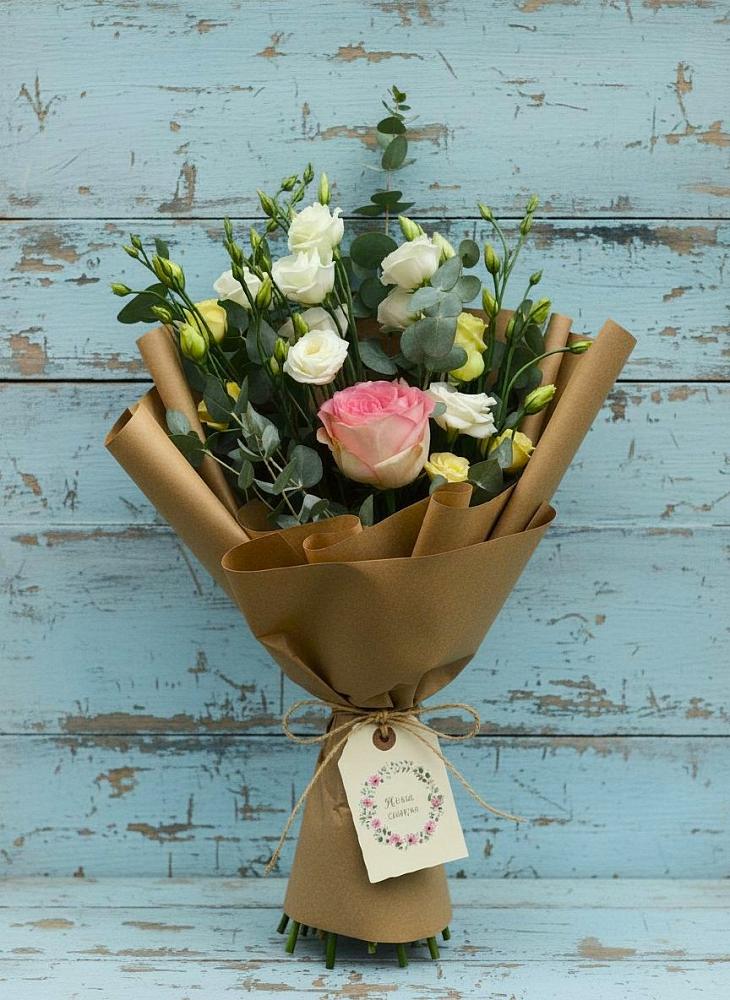 Букет цветов из: Розы и Лизиантусы в Исаклы