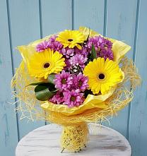 Букет цветов из:  Хризантемы и Герберы в Исаклы