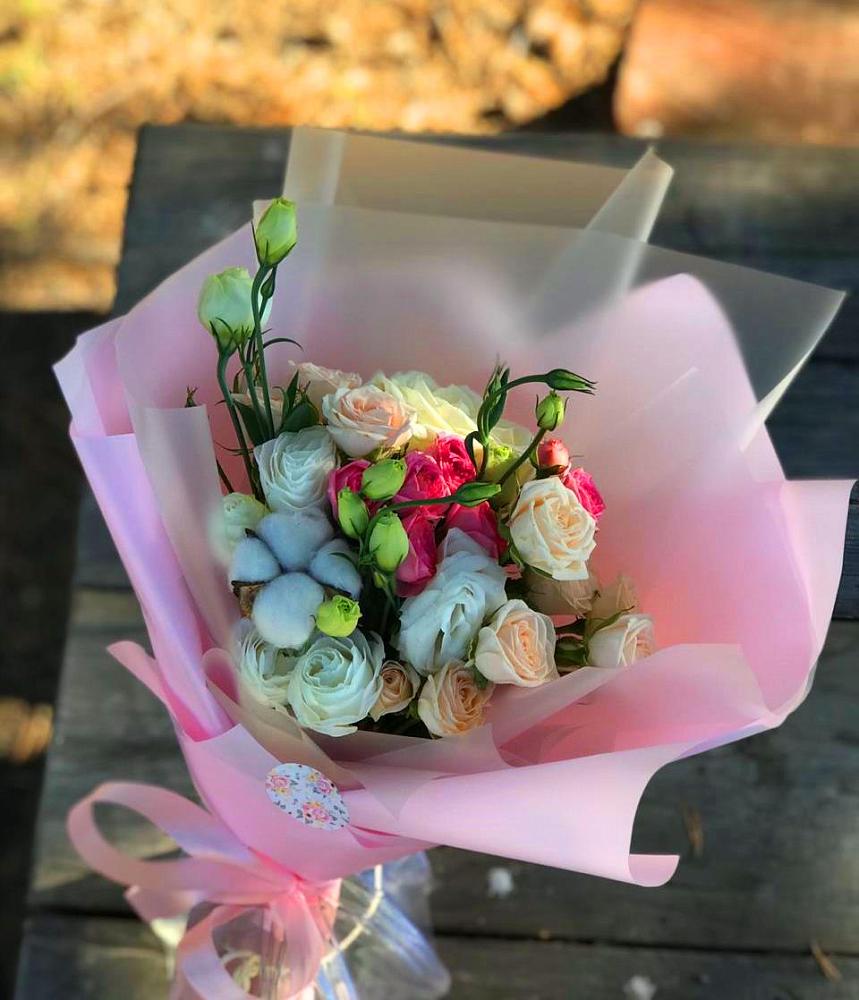 Букет цветов из: Розы и Лизиантусы в Исаклы