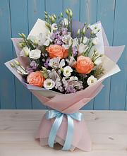 Букет цветов из:  Лизиантусы, Розы, Альстромерии и Гипсофила в Исаклы