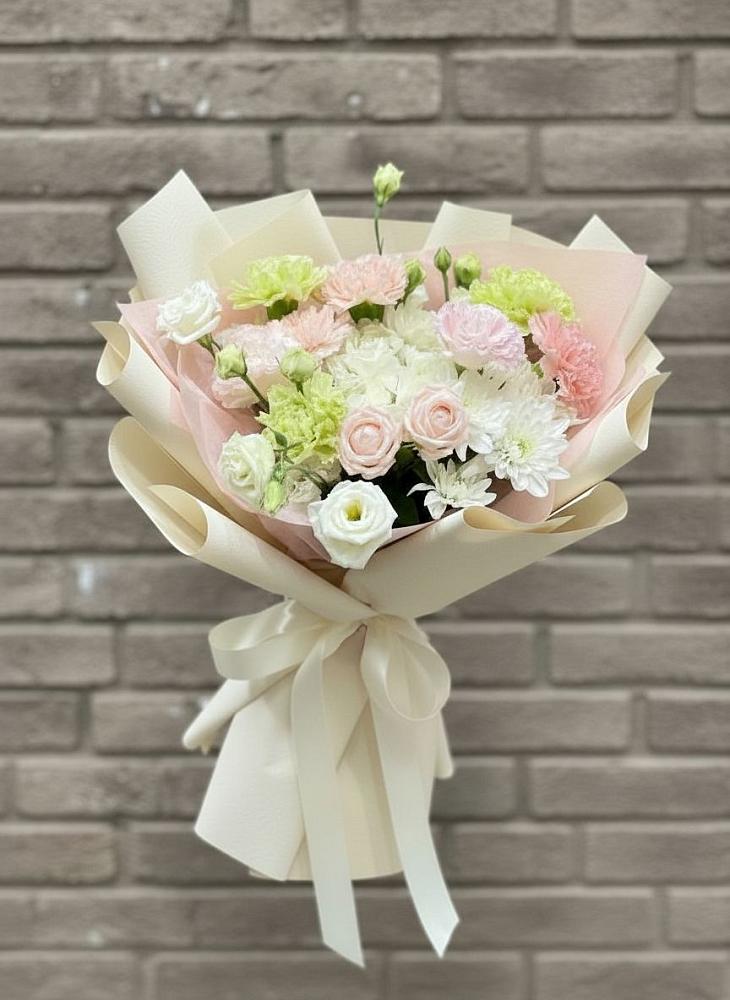 Букет цветов из: Гвоздики, Розы, Лизиантусы и Хризантемы в Исаклы