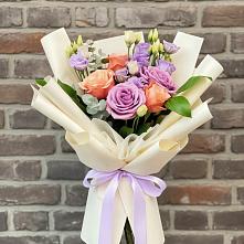 Букет цветов из:  Лизиантусы и Розы в Исаклы