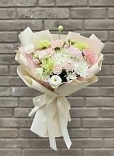 Букет цветов из:  Гвоздики, Розы, Лизиантусы и Хризантемы в Исаклы