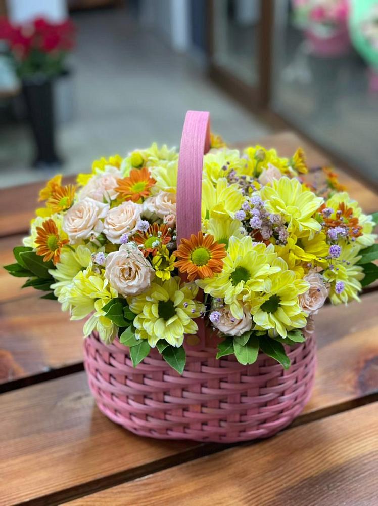 Цветочная композиция из Хризантемы и Розы в корзине в Исаклы