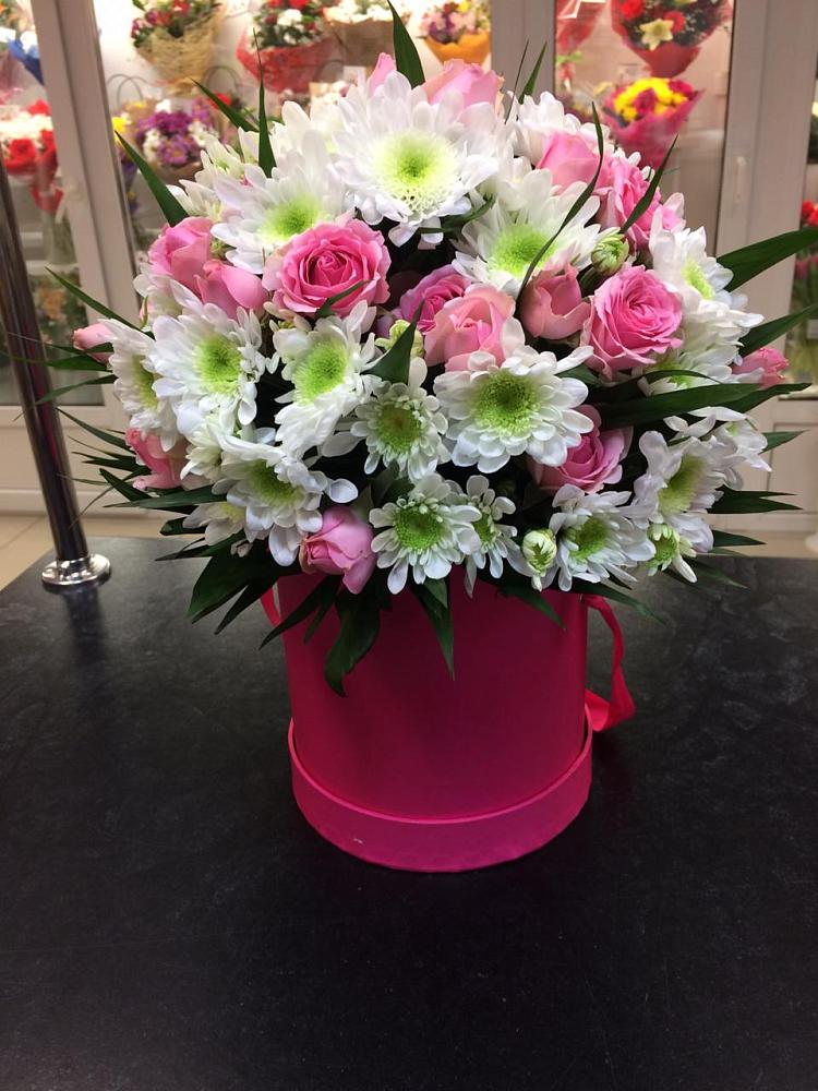 Цветочная композиция из Розы и Хризантемы в шляпной коробке в Исаклы