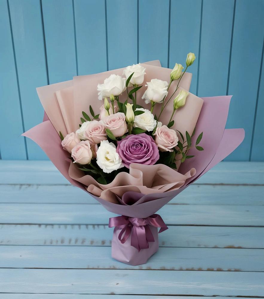 Букет цветов из: Розы и Лизиантусы в Исаклы